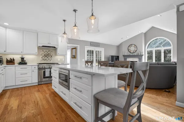 $1,095,000 | 2 Davis Road, Woodbridge, CT 06525