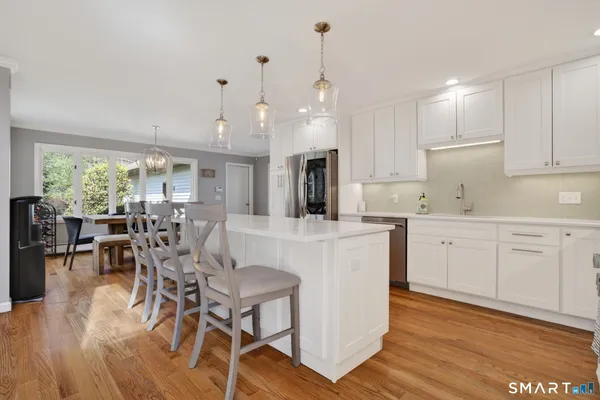 $1,095,000 | 2 Davis Road, Woodbridge, CT 06525