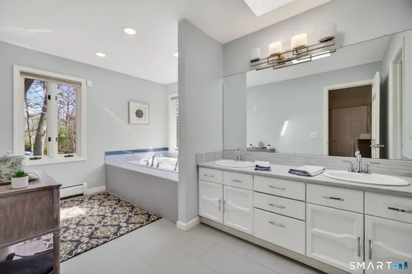 $1,095,000 | 2 Davis Road, Woodbridge, CT 06525