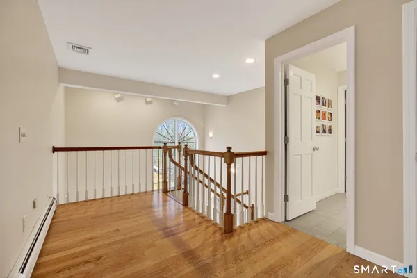 $1,095,000 | 2 Davis Road, Woodbridge, CT 06525