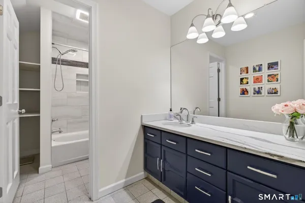 $1,095,000 | 2 Davis Road, Woodbridge, CT 06525