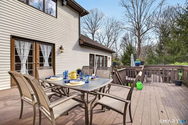 $1,095,000 | 2 Davis Road, Woodbridge, CT 06525