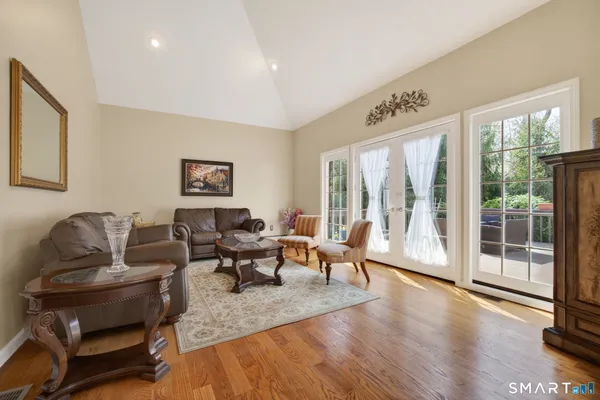 $1,095,000 | 2 Davis Road, Woodbridge, CT 06525