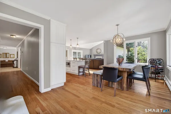 $1,095,000 | 2 Davis Road, Woodbridge, CT 06525