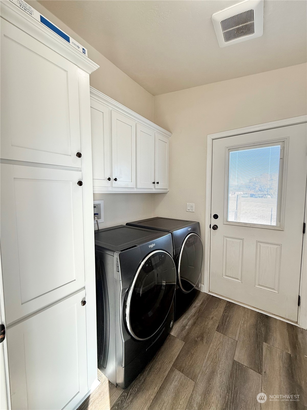 18 Root Road Okanogan, WA 98840 - Photo 26 of 36 a utility room with dryer and washer