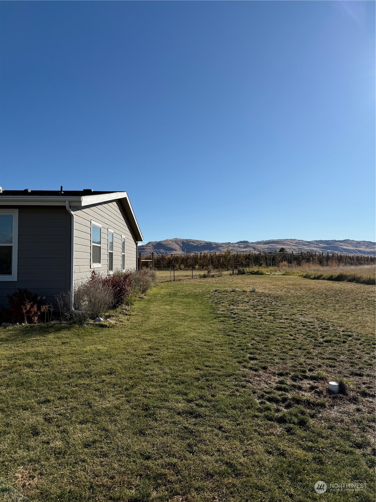 18 Root Road Okanogan, WA 98840 - Photo 30 of 36 a view of a ocean with a big yard