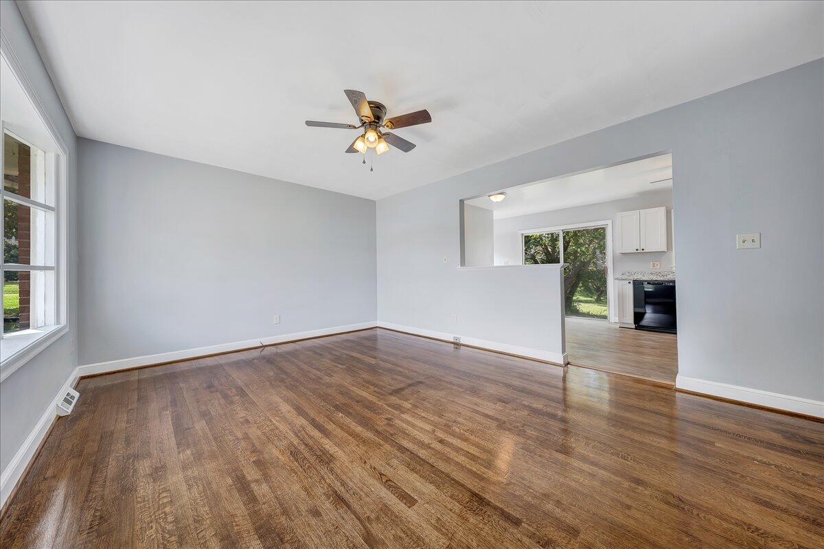 514 Water Oak Road Roanoke, VA 24019 - Photo 2 of 33 Entering your new home