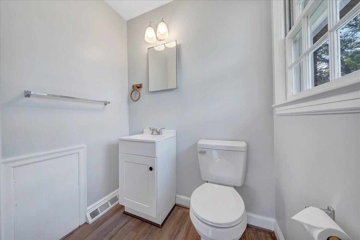 514 Water Oak Road Roanoke, VA 24019 - Photo 13 of 33 MBR Half Bath