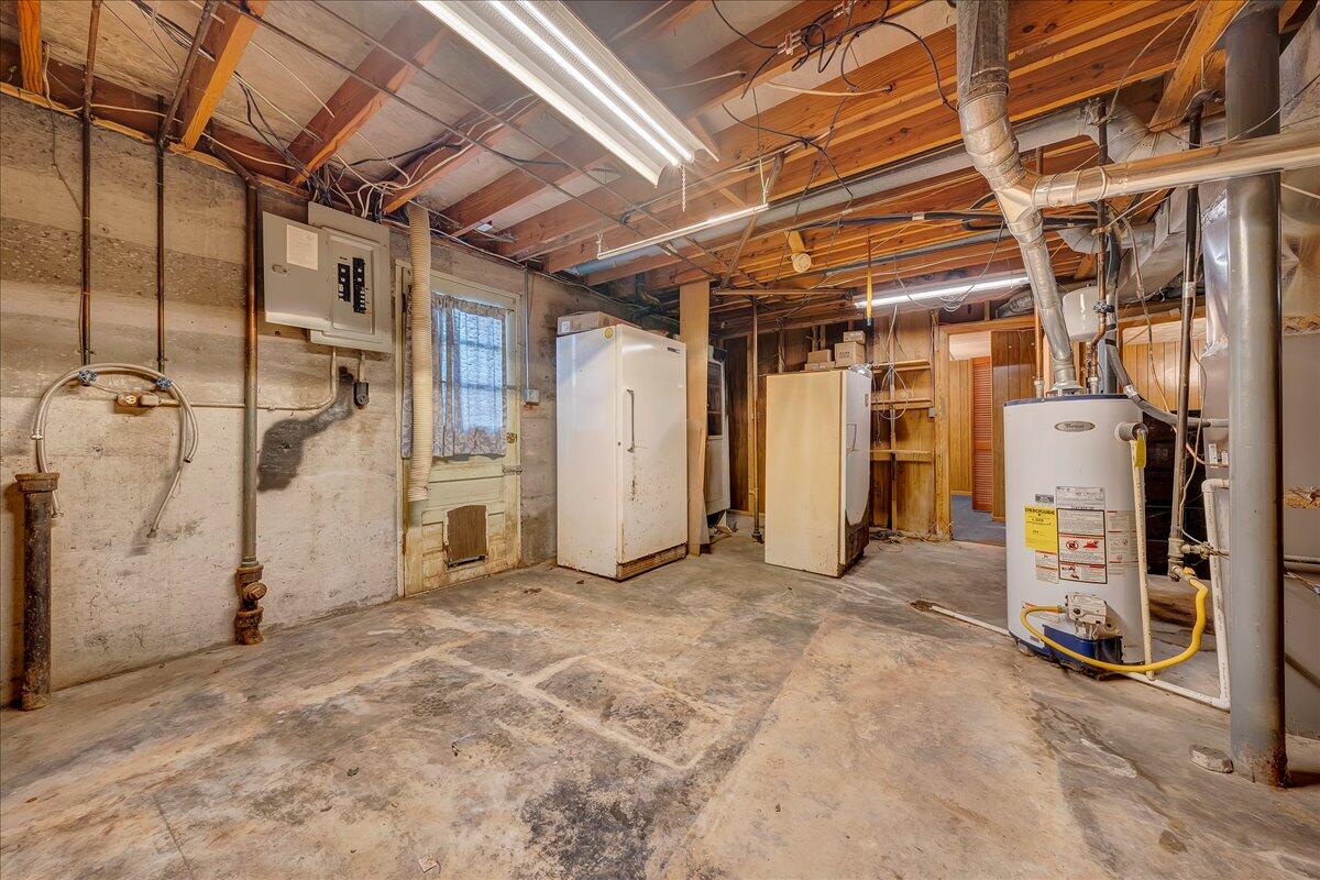 514 Water Oak Road Roanoke, VA 24019 - Photo 21 of 33 Freezers have been removed