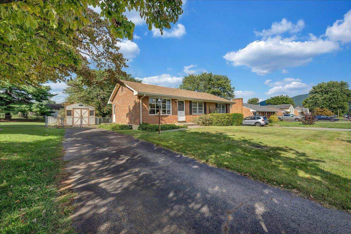514 Water Oak Road Roanoke, VA 24019 - Photo 24 of 33 Driveway