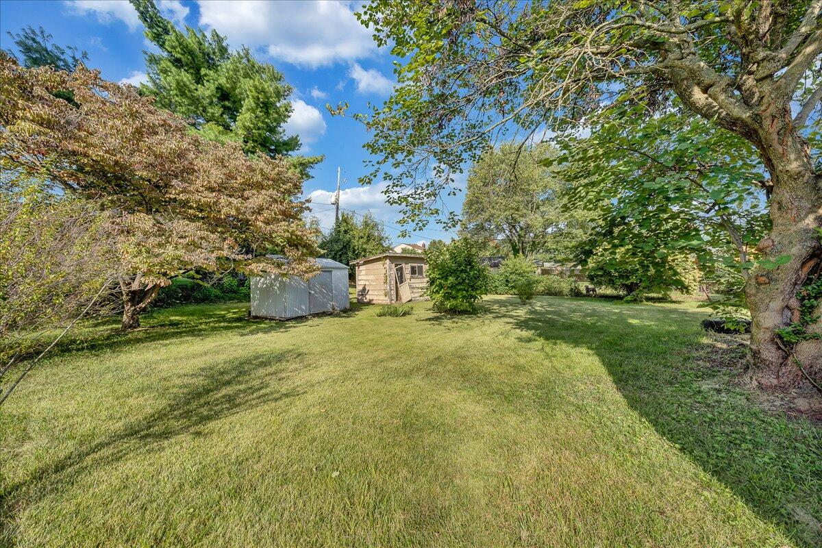 514 Water Oak Road Roanoke, VA 24019 - Photo 25 of 33 Spacious back yard