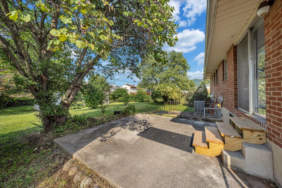 514 Water Oak Road Roanoke, VA 24019 - Photo 29 of 33 Patio