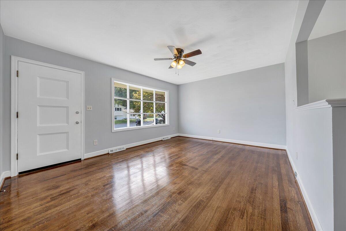 514 Water Oak Road Roanoke, VA 24019 - Photo 4 of 33 4