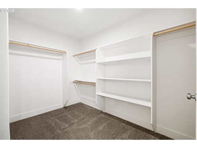 a en suite bathroom with a sink and a mirror