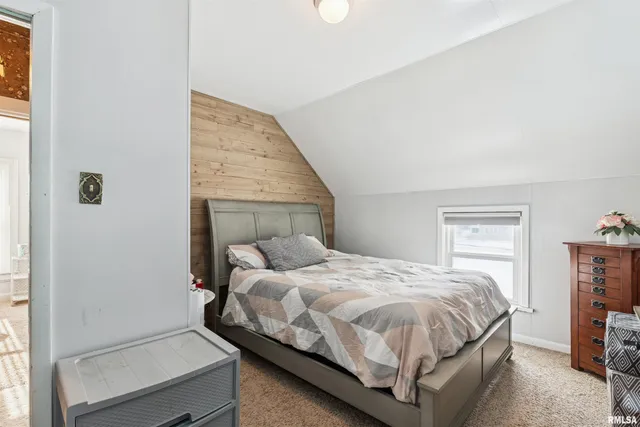 $89,000 | 864 West Grove Street, Galesburg, IL 61401