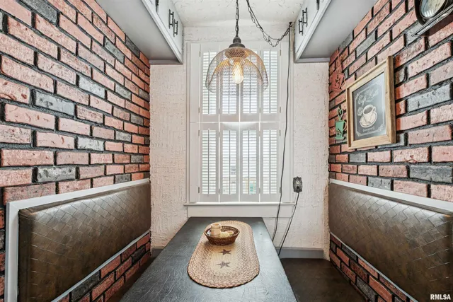 $89,000 | 864 West Grove Street, Galesburg, IL 61401