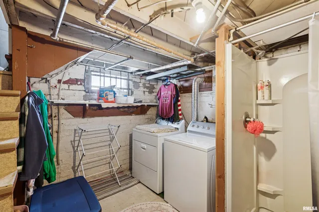 $89,000 | 864 West Grove Street, Galesburg, IL 61401