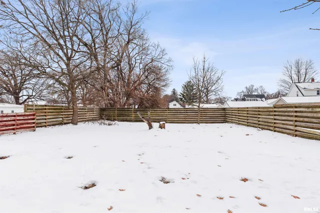 $89,000 | 864 West Grove Street, Galesburg, IL 61401