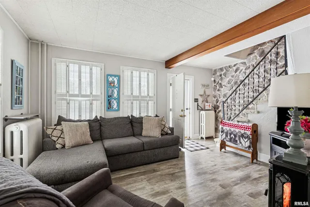 $89,000 | 864 West Grove Street, Galesburg, IL 61401