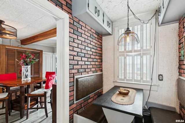 $89,000 | 864 West Grove Street, Galesburg, IL 61401