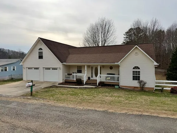 $385,000 | 20 Deerbrook Circle, Hayesville, NC 28904