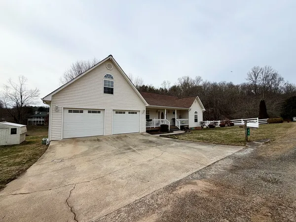 $385,000 | 20 Deerbrook Circle, Hayesville, NC 28904