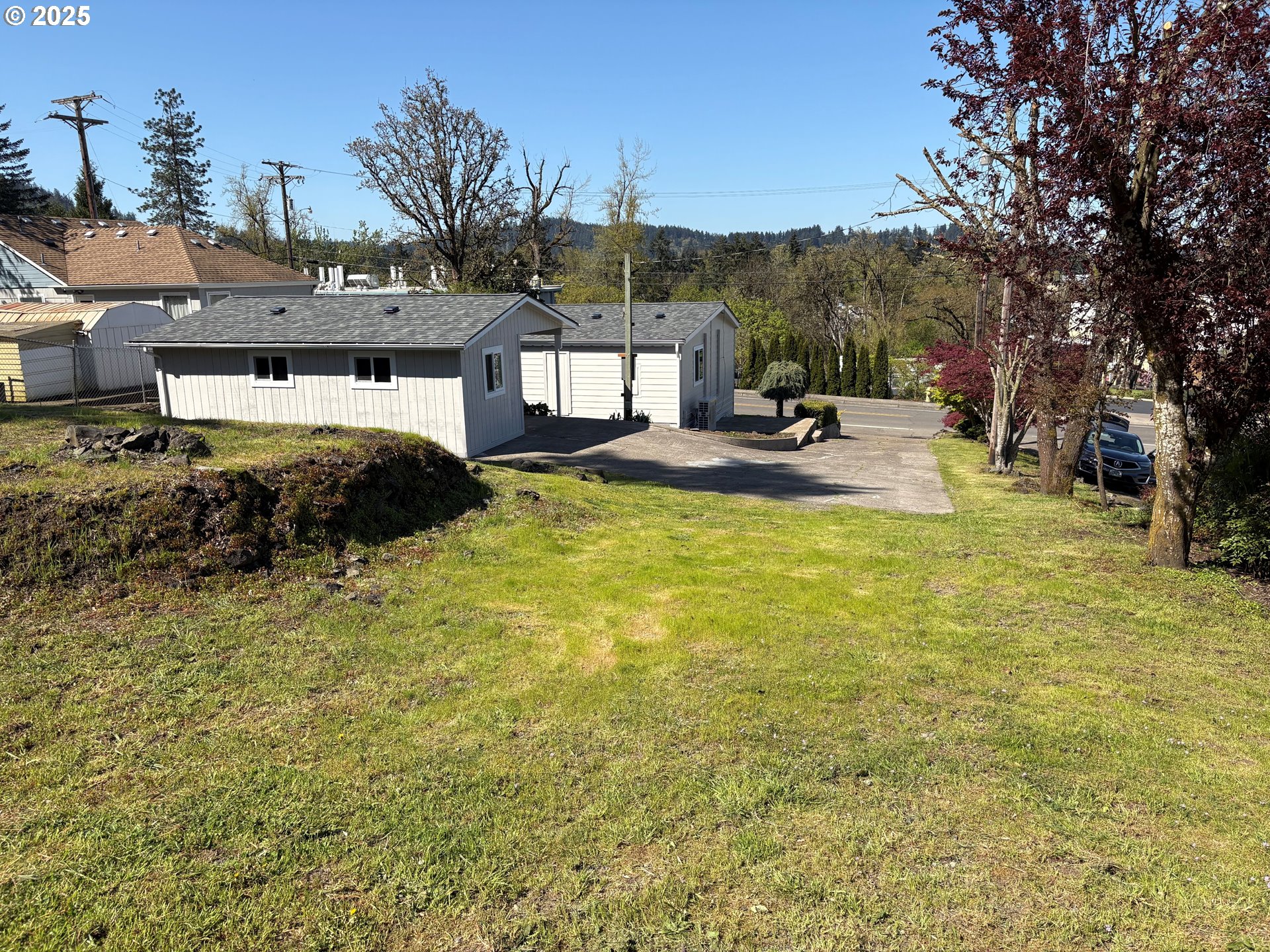 605 South 2nd Street Springfield, OR 97477 - Photo 19 of 20 a view of a swimming pool with a patio