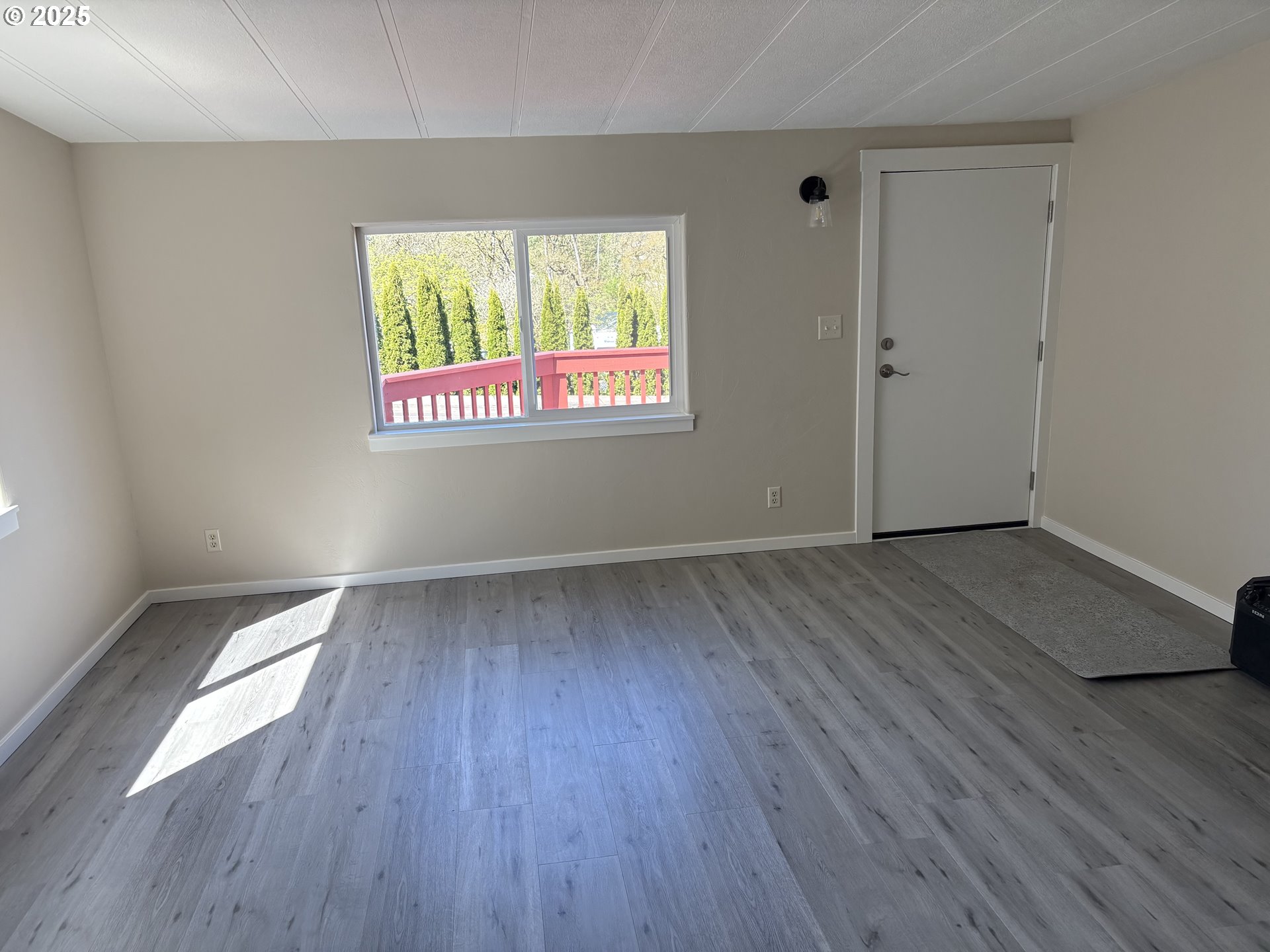 605 South 2nd Street Springfield, OR 97477 - Photo 3 of 20 an empty room with wooden floor and windows