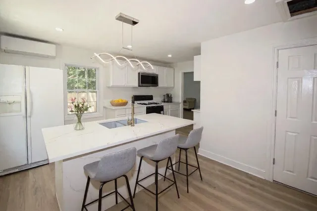 $599,999 | 64 Maple Avenue South, Flanders, NY 11901