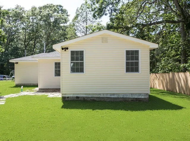 $599,999 | 64 Maple Avenue South, Flanders, NY 11901