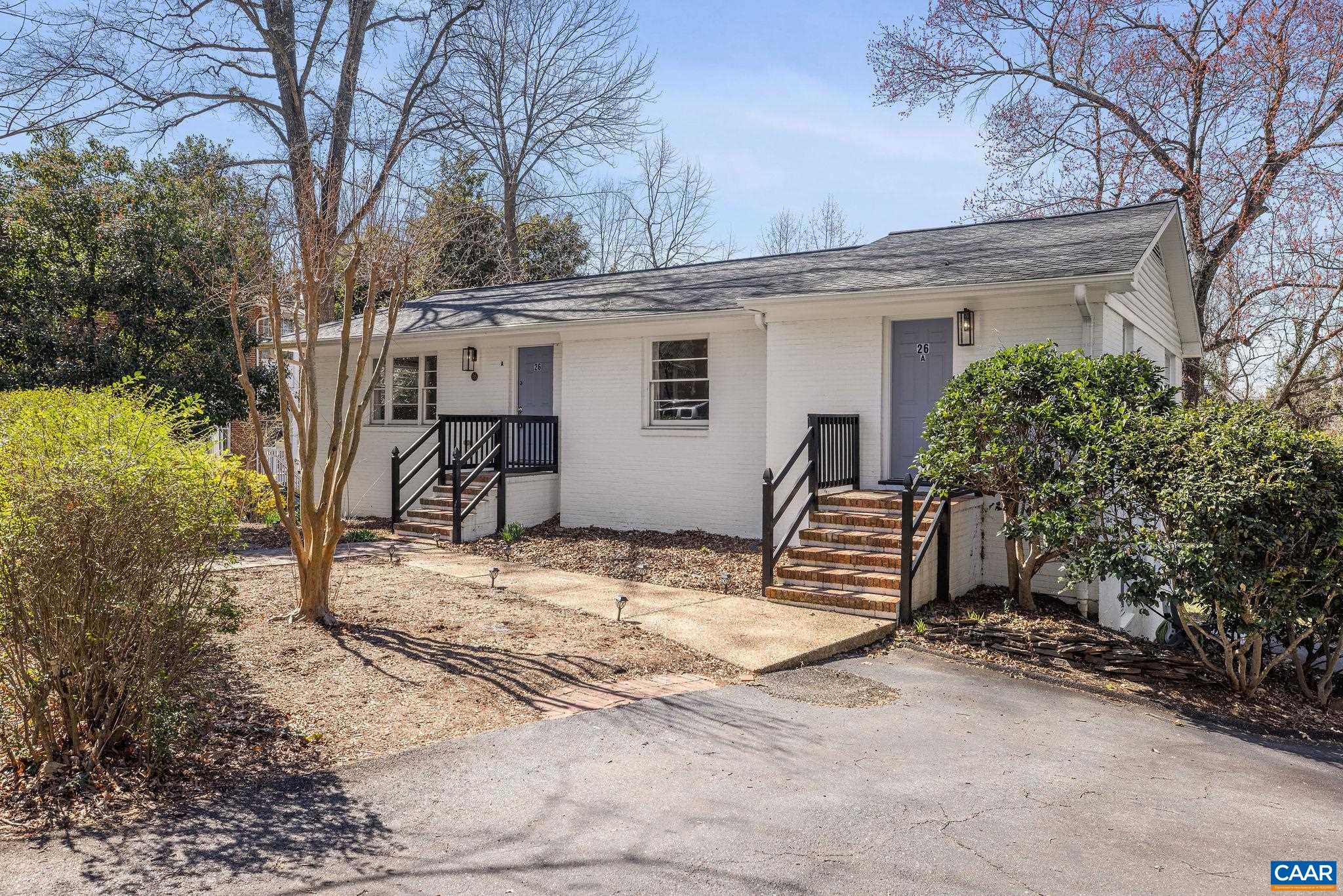 a view of a house with backyard