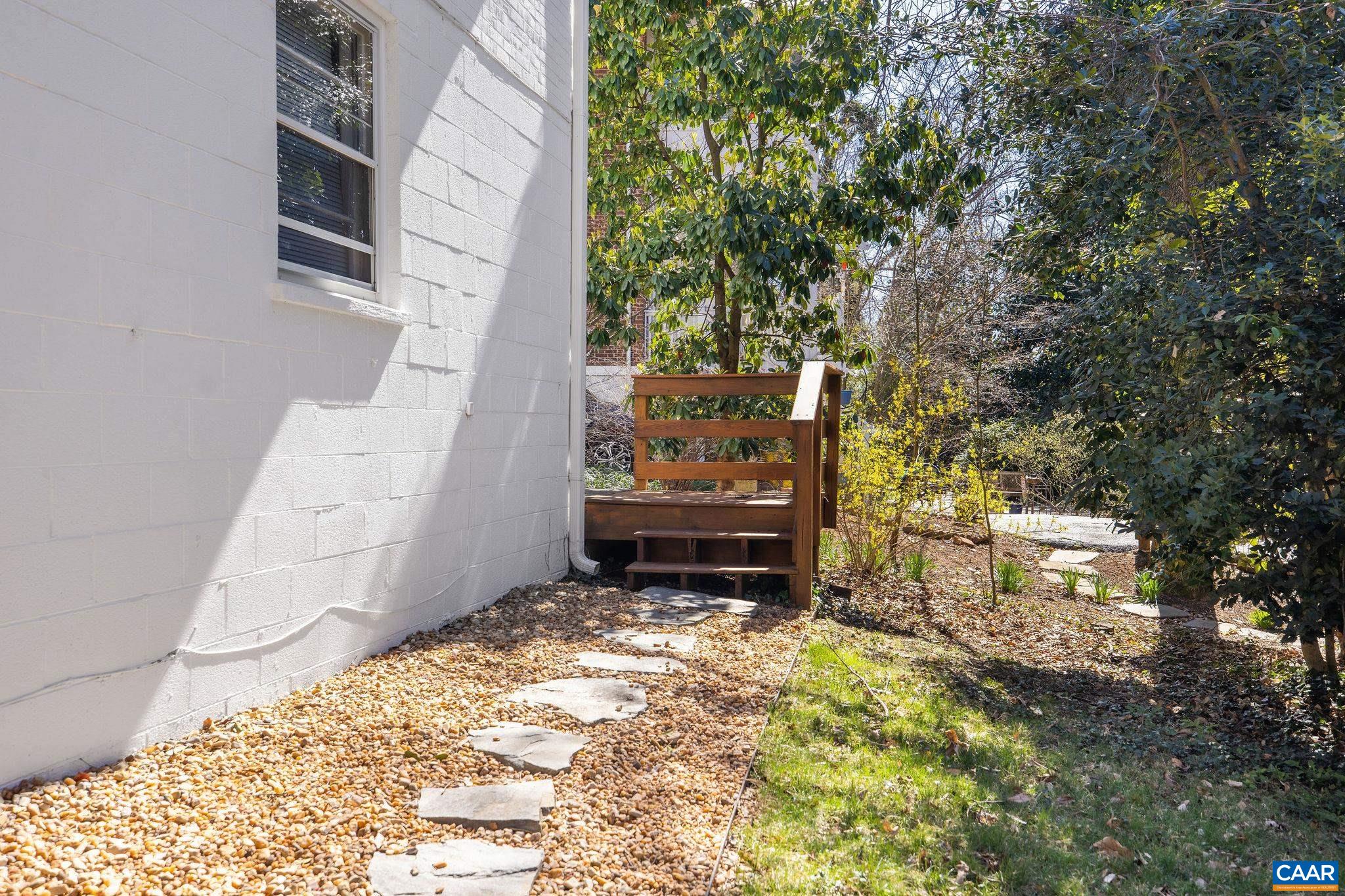26 University Circle Charlottesville, VA 22903 - Photo 12 of 38 a backyard of a house