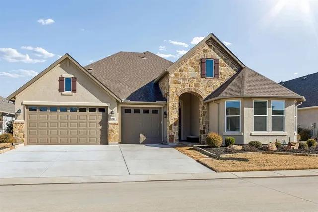 a view of a house with a yard and plants