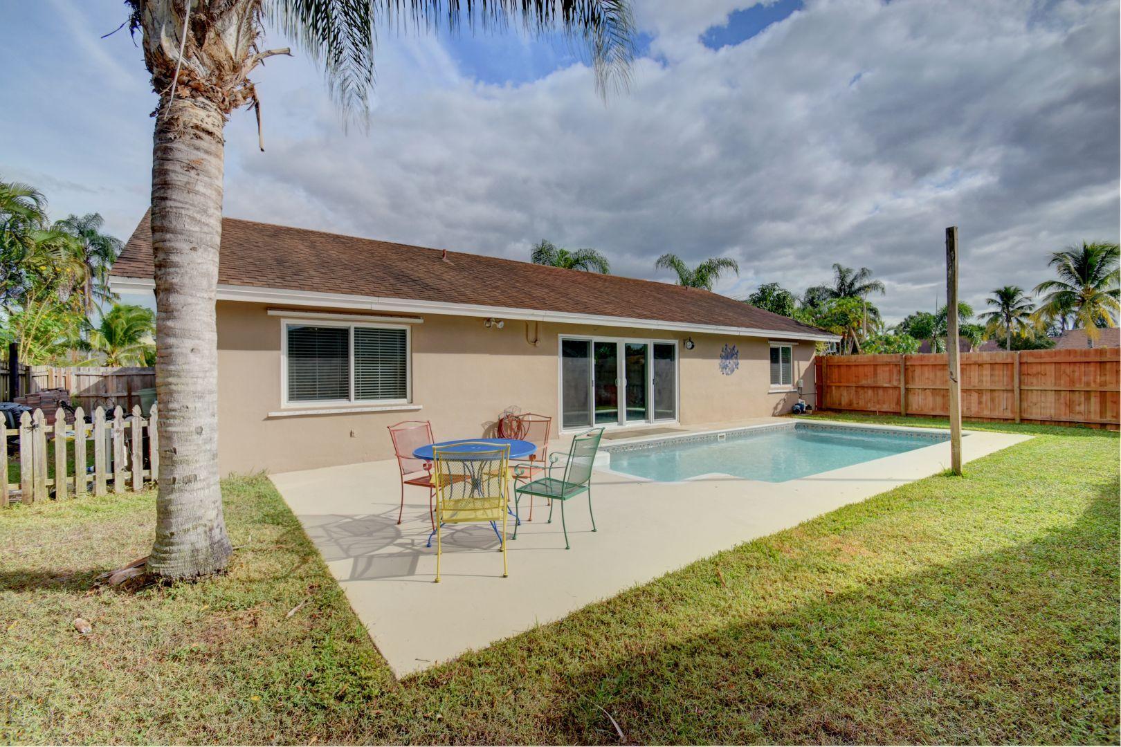 9236 Southampton Place Boca Raton, FL 33434 - Photo 25 of 28 Yard