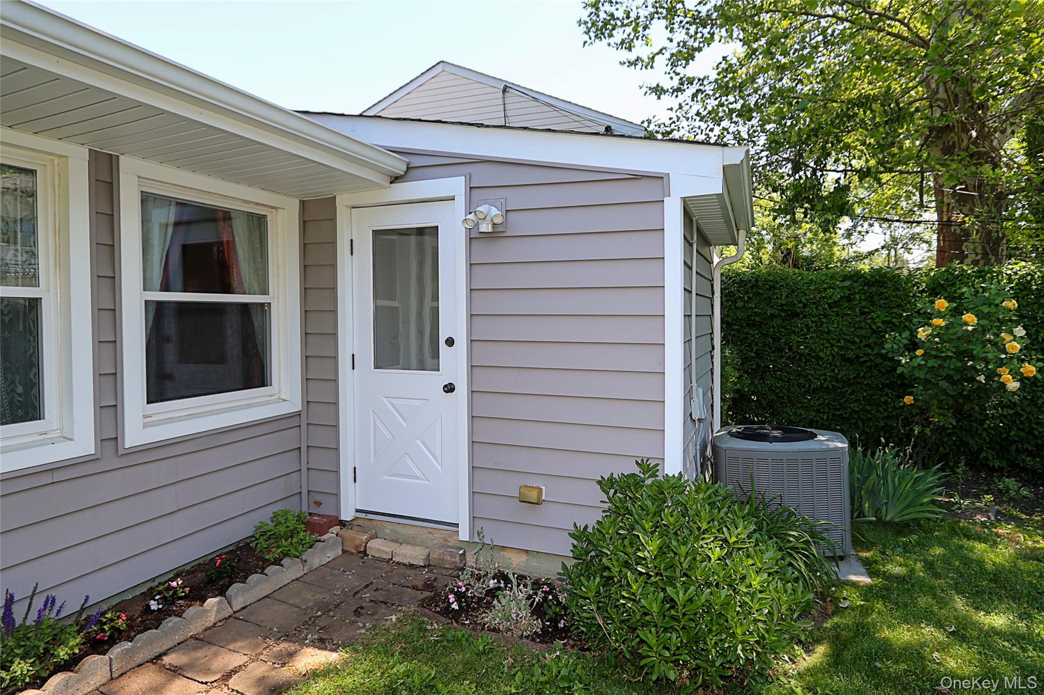 12 Ronan Road Glen Cove, NY 11542 - Photo 24 of 32