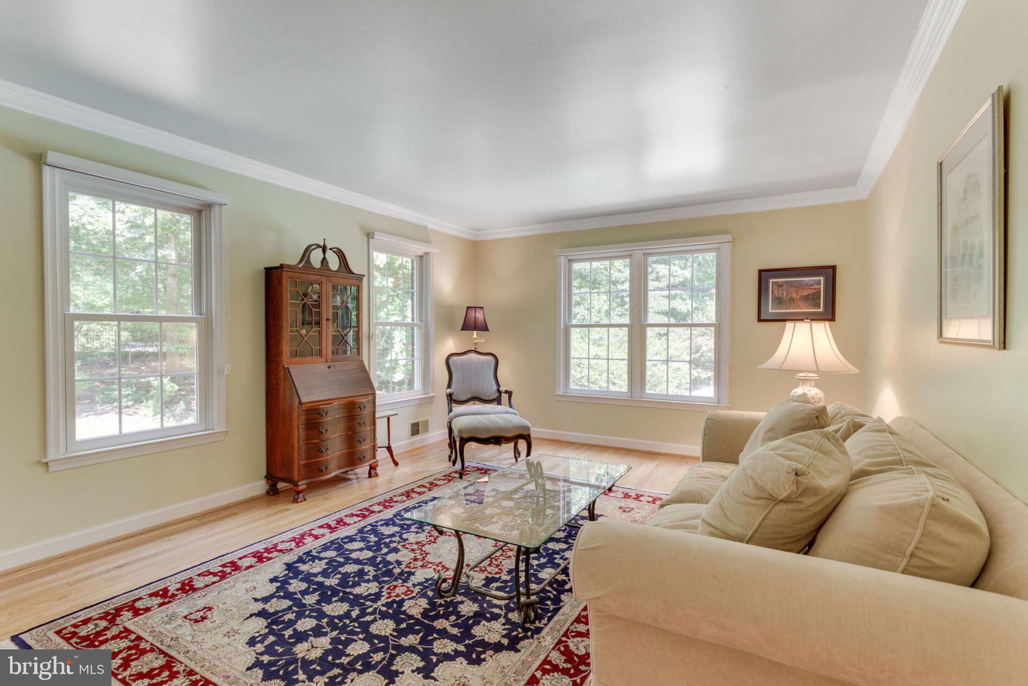 533 Clear Spring Road Great Falls, VA 22066 - Photo 10 of 63 Abundant windows