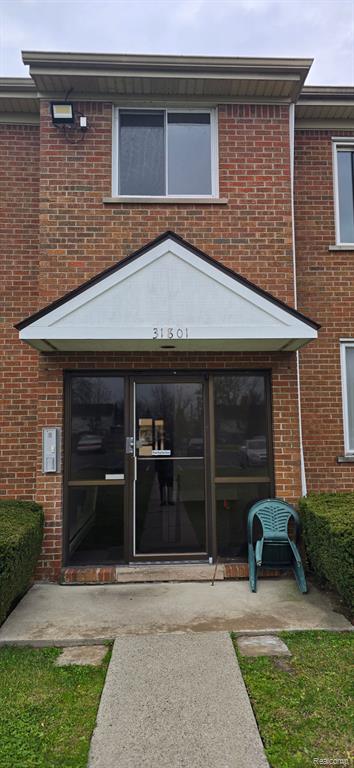 31801 Kelly Road, Unit 32 Fraser, MI 48026 - Photo 2 of 33