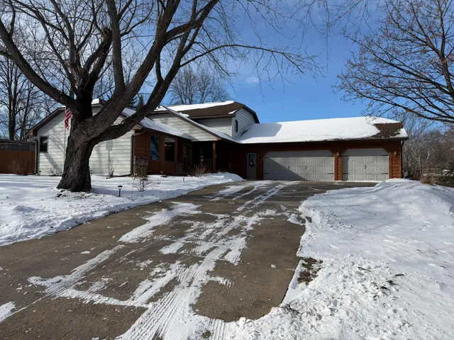 $487,000 | 410 River Hills Road, River Falls, WI 54022