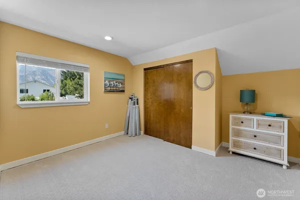 a view of livingroom with furniture