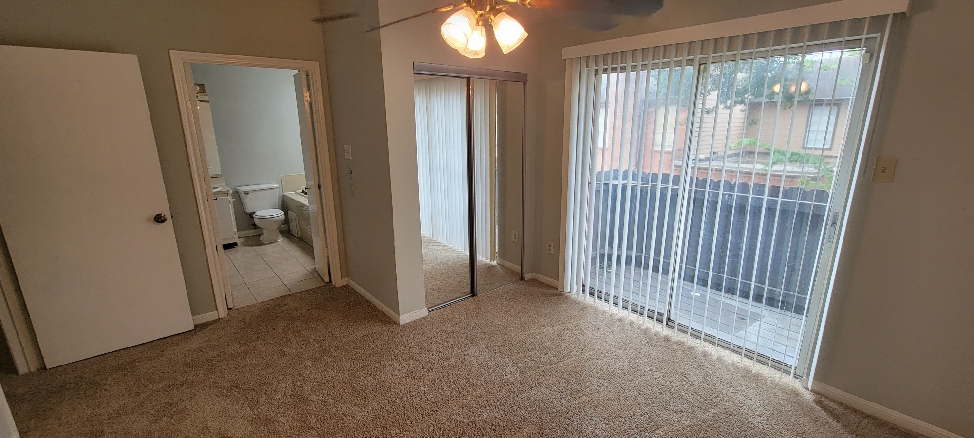 7023 Alabonson Road Houston, TX 77088 - Photo 9 of 13 an empty room that has a mirror