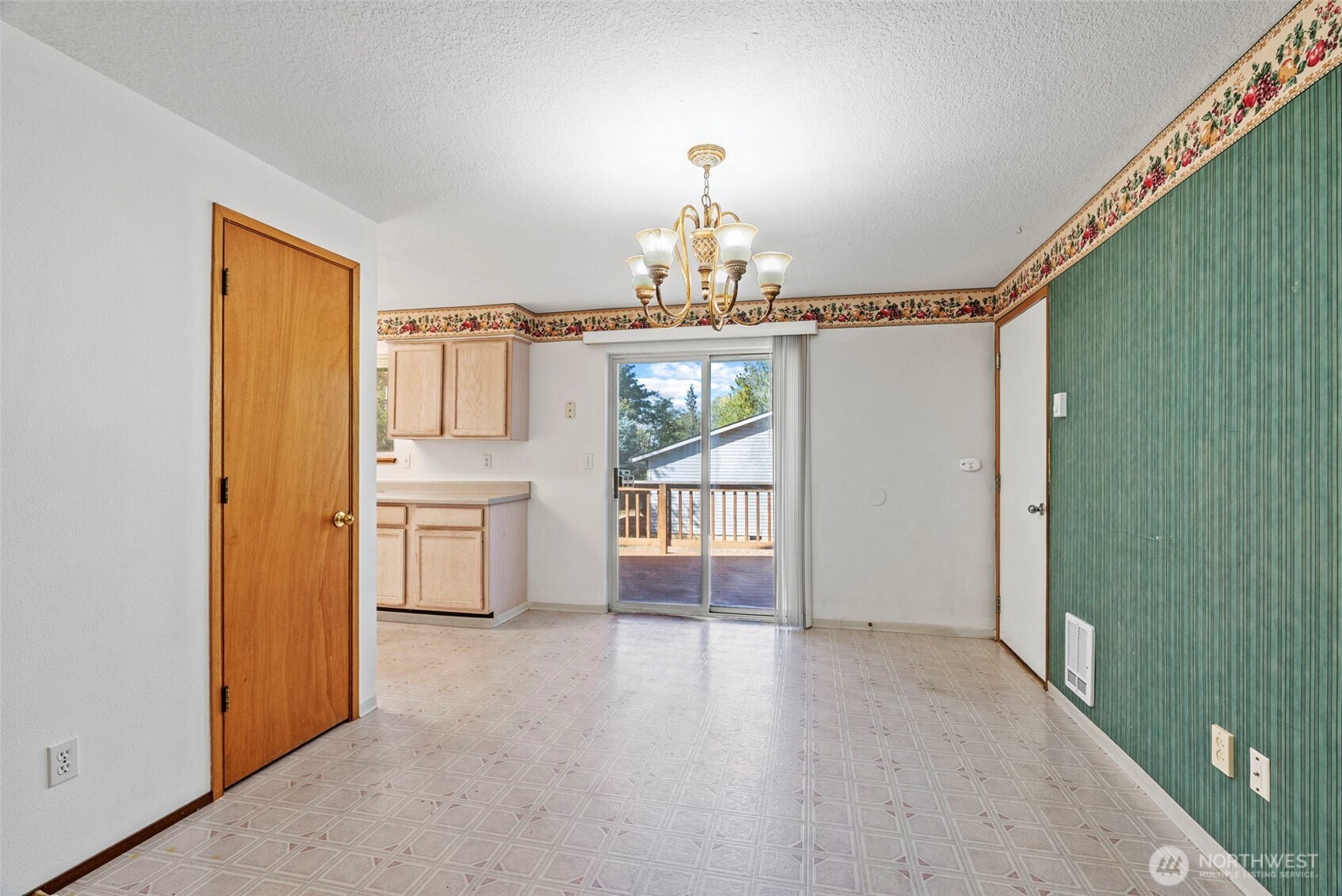 404 Rons Court Kelso, WA 98626 - Photo 11 of 28 Gallery Image 11