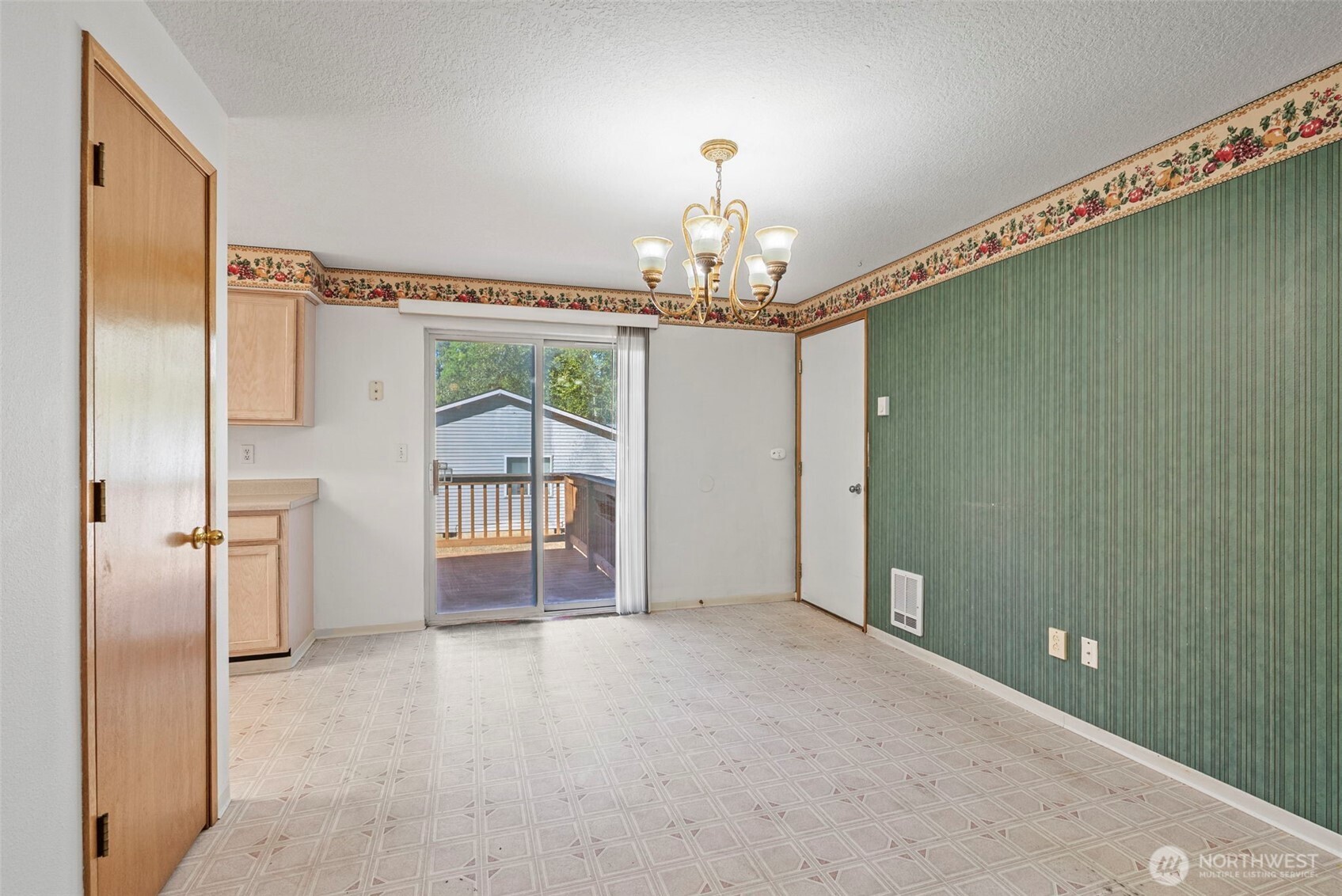 404 Rons Court Kelso, WA 98626 - Photo 12 of 28 Gallery Image 12