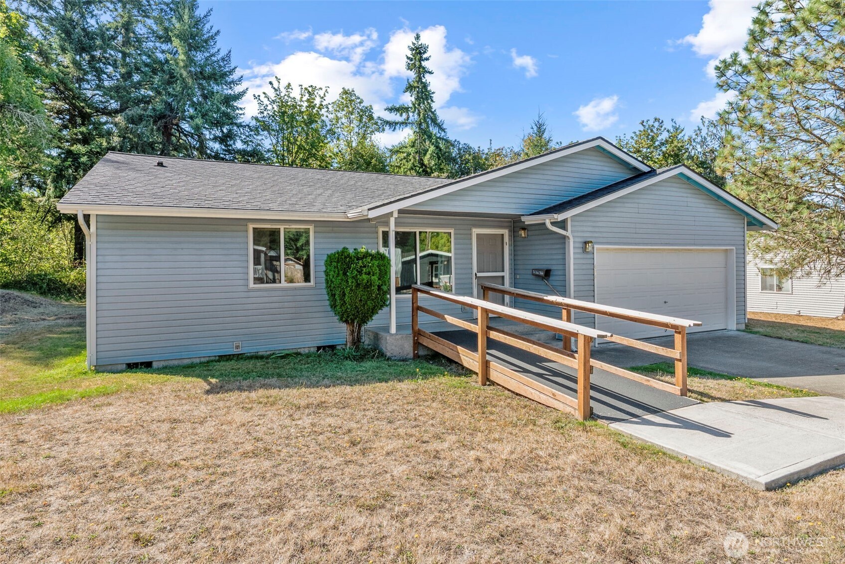 404 Rons Court Kelso, WA 98626 - Photo 2 of 28 Gallery Image 2