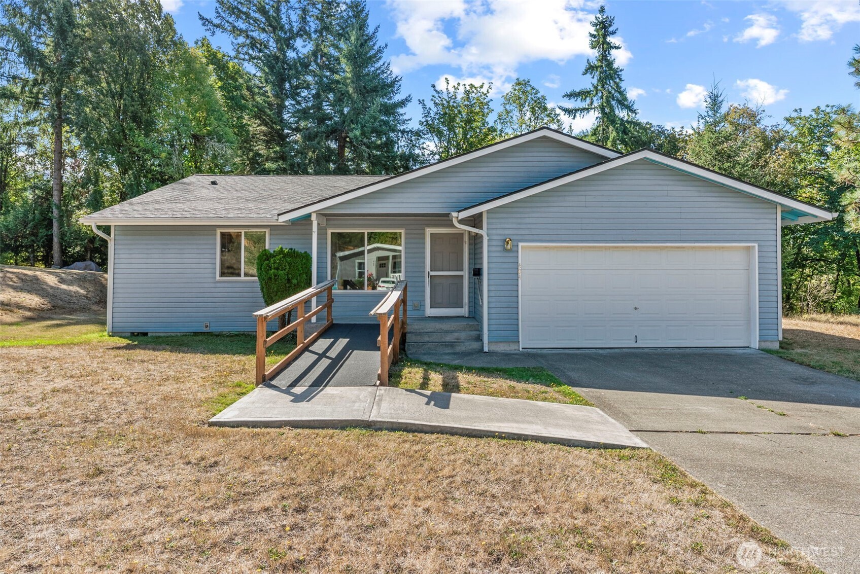404 Rons Court Kelso, WA 98626 - Photo 3 of 28 Gallery Image 3