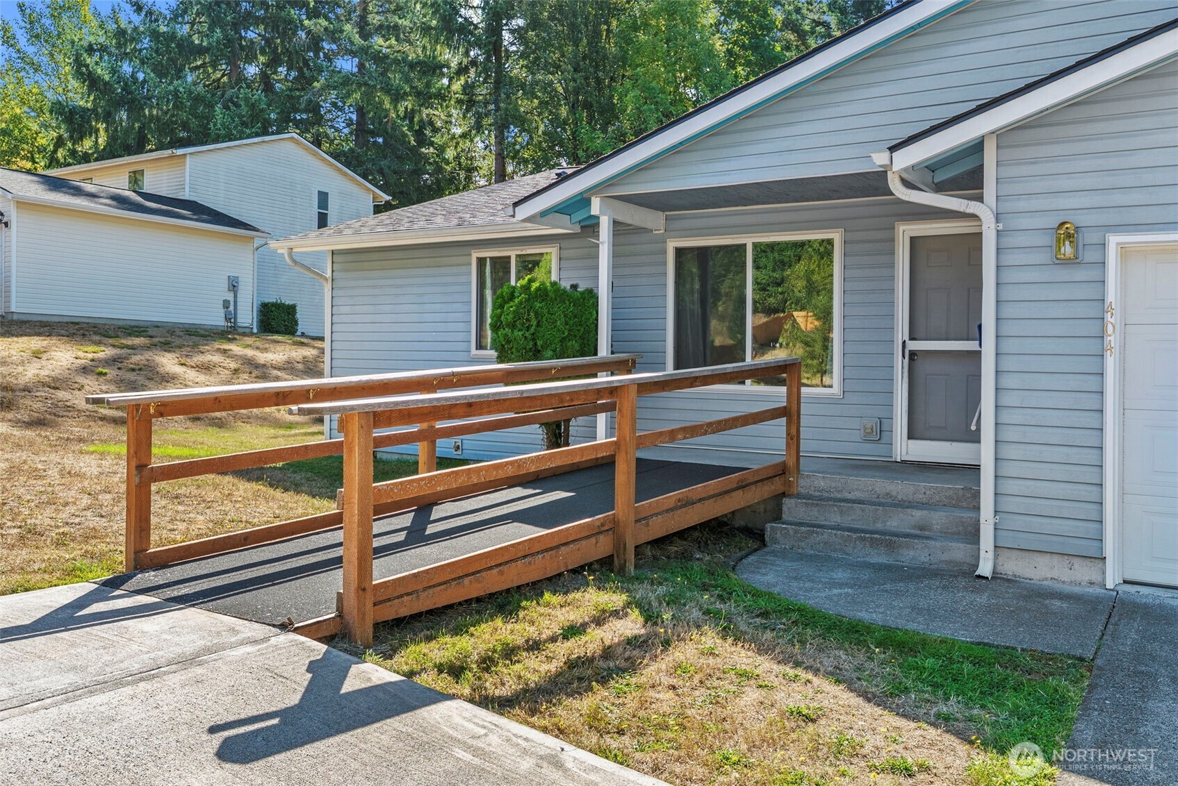 404 Rons Court Kelso, WA 98626 - Photo 4 of 28 Gallery Image 4