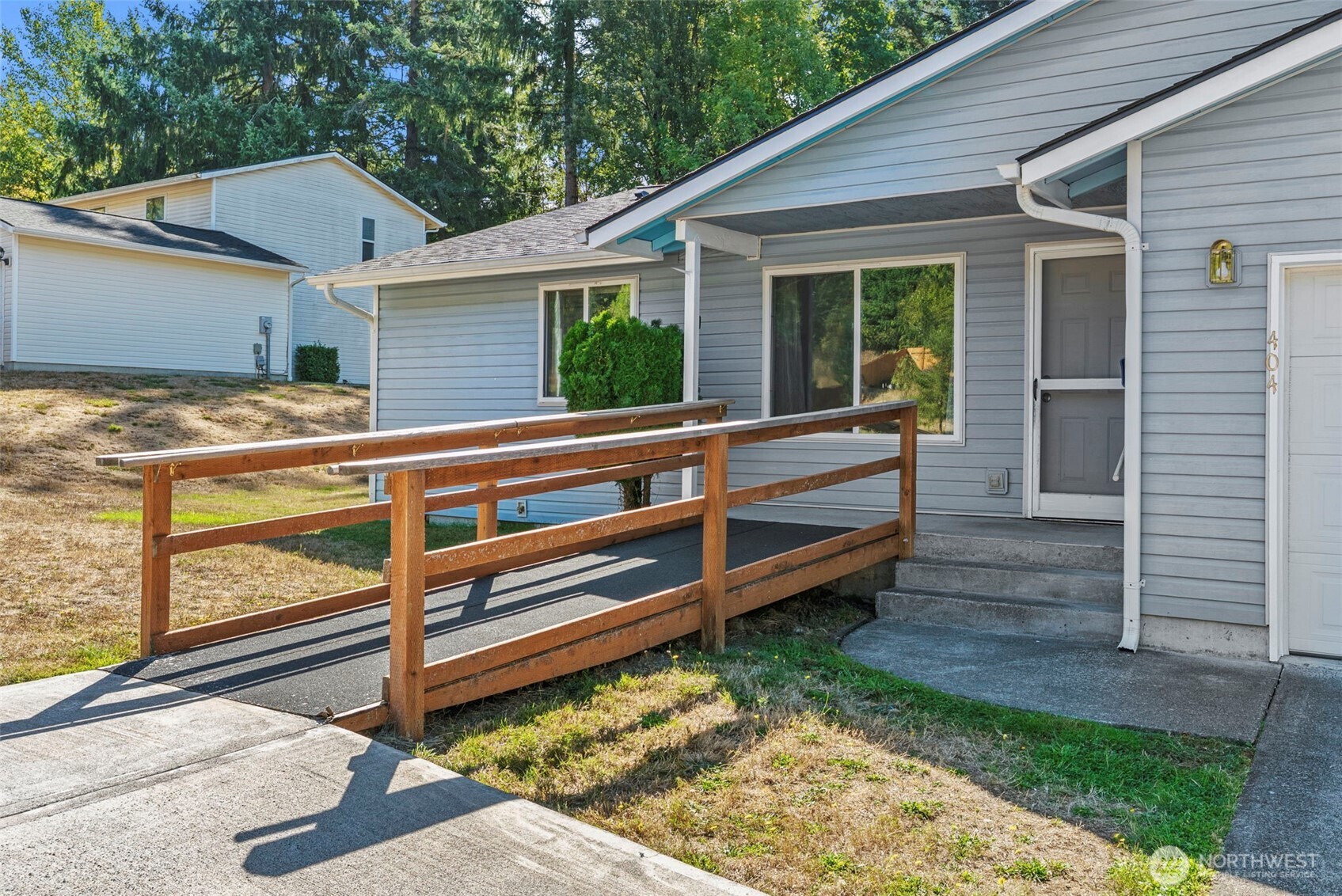 404 Rons Court Kelso, WA 98626 - Photo 5 of 28 Gallery Image 5