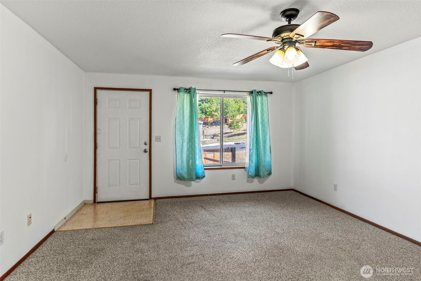 404 Rons Court Kelso, WA 98626 - Photo 9 of 28 Gallery Image 9