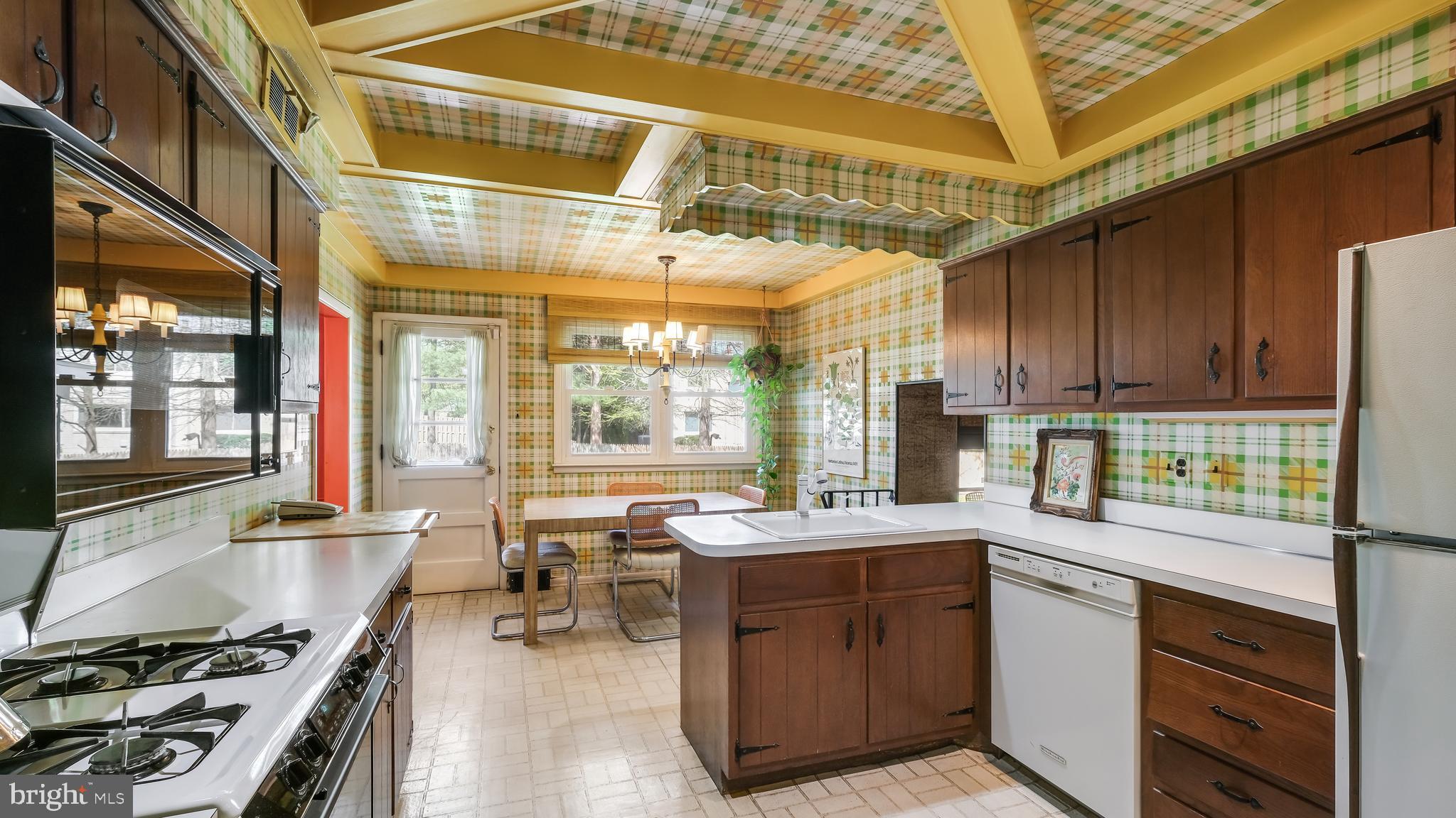 841 Broadmoor Road Huntingdon Valley, PA 19006 - Photo 12 of 28 Eat-in kitchen