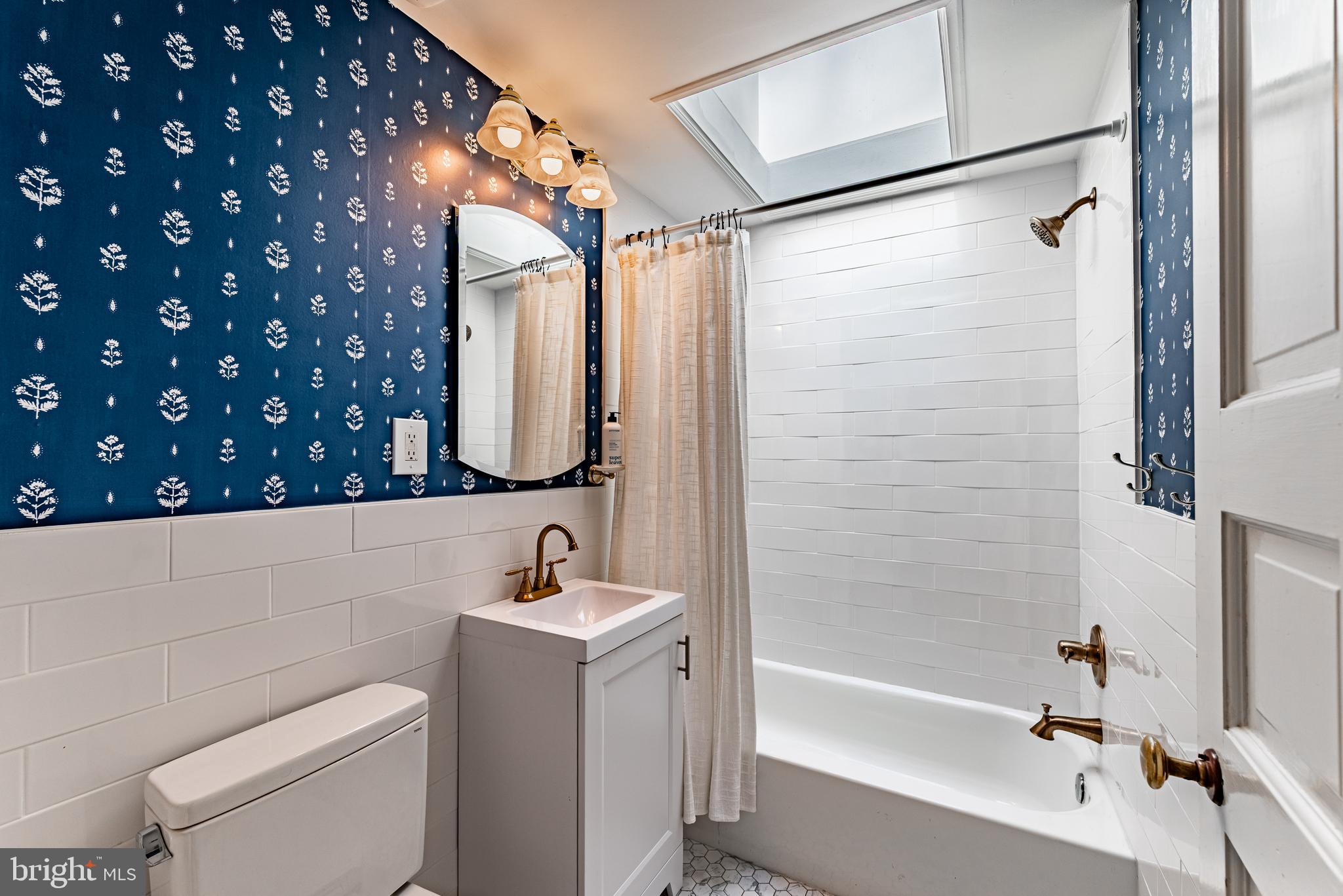 5 Middleton Court Baltimore, MD 21212 - Photo 23 of 38 Renovated Hall Bath