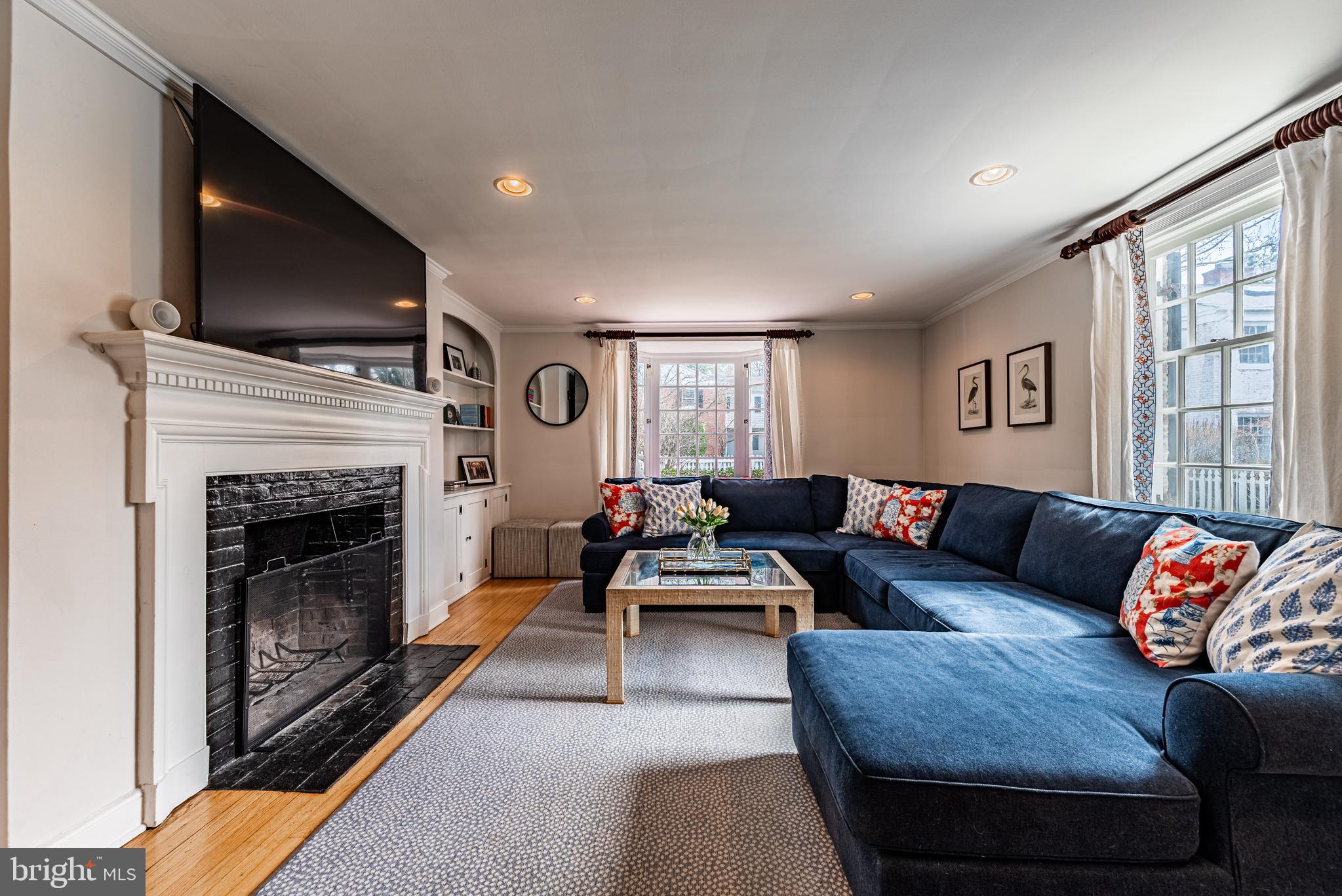 5 Middleton Court Baltimore, MD 21212 - Photo 8 of 38 Spacious Living Room with Fireplace & Built-Ins